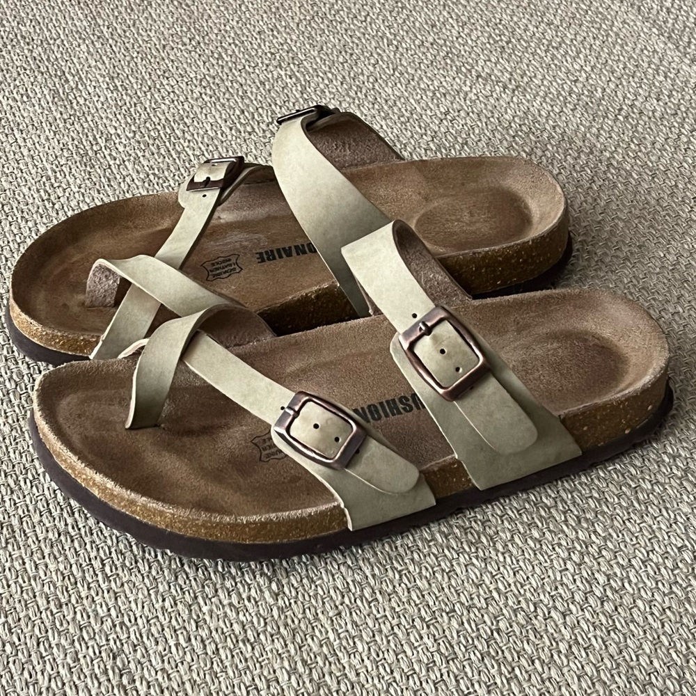Cushionaire Luna Comfort Slip On Sandals Cork Footbed Buckle Size 7M Taupe
